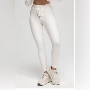 Good American Bombshell Lace Up Leggings in Ivory